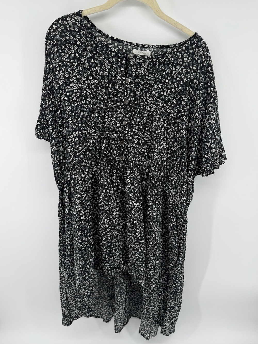 Maurices Black Floral Short‎ Sleeve High Low Top